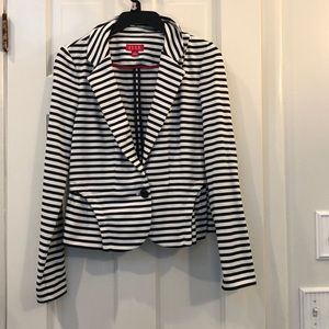 Elle jacket never worn very cute size S